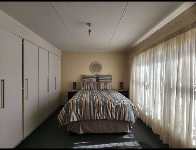 2 BEDROOM TOWNHOUSE FOR SALE IN VORNA VALLEY